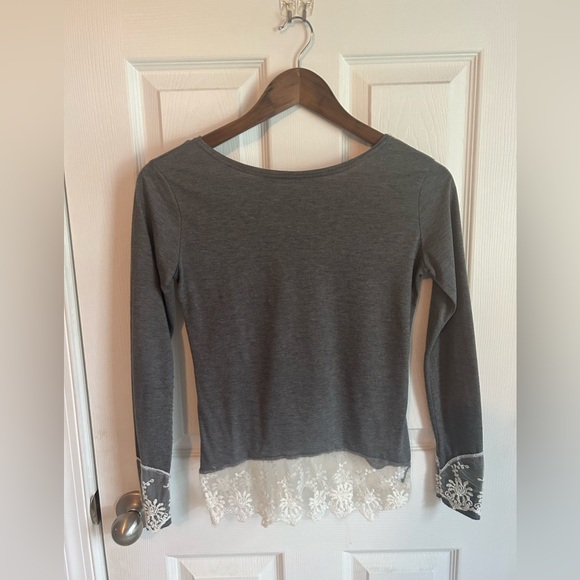 Gray Lace Hem Women's Top - Picture 4 of 4